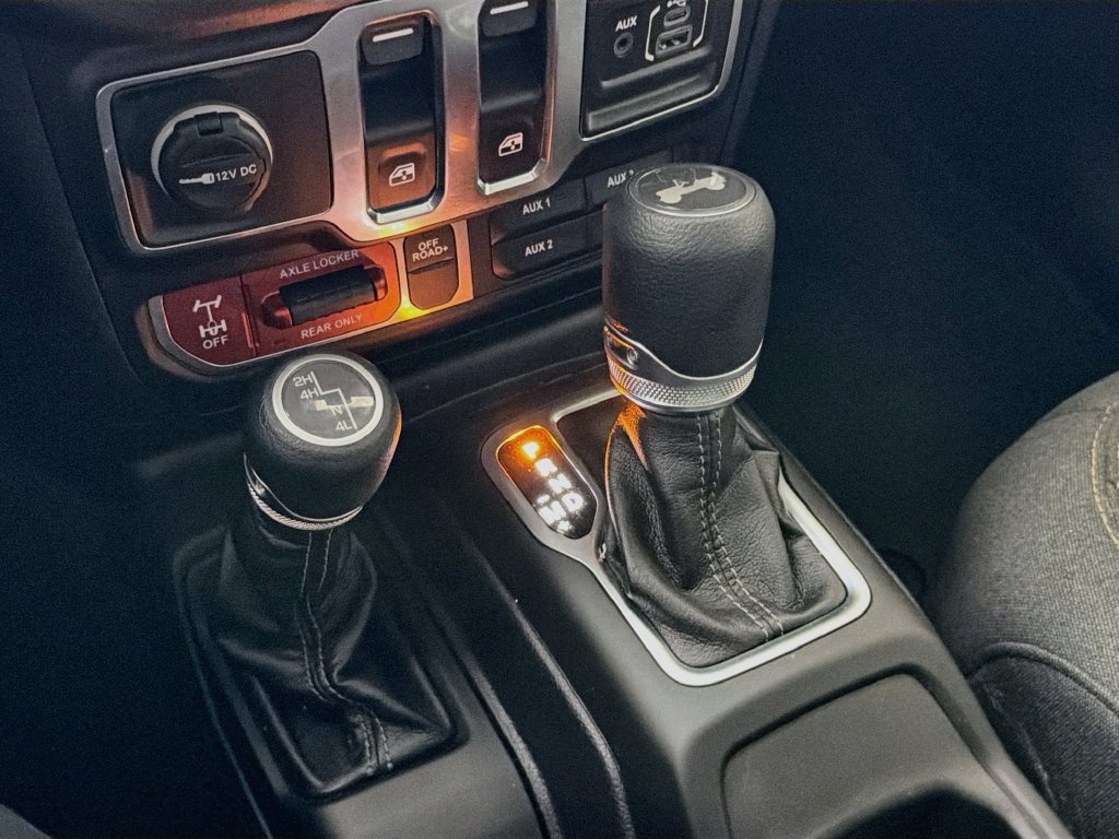 Used 2025 Jeep Wrangler Sport AWD/4WD image 21