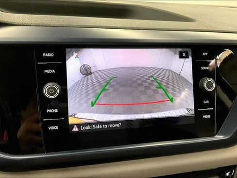Used 2023 Volkswagen Taos SE w/ Panoramic Sunroof Package FWD image 30