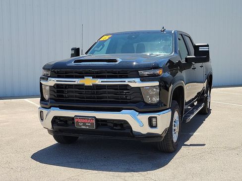 Used 2025 Chevrolet Silverado 2500 LT w/ Convenience Package AWD/4WD image 4