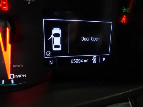 Used 2019 Chevrolet Trax LT w/ LT Convenience Package AWD/4WD image 15