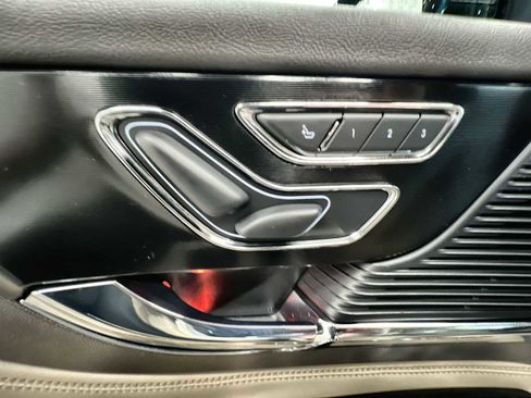 Used 2021 Lincoln Corsair Standard w/ Equipment Group 101A image 14