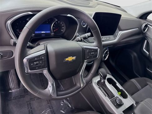 Used 2025 Chevrolet Blazer LT image 9