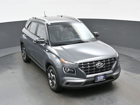 Certified 2025 Hyundai Venue Limited image 39