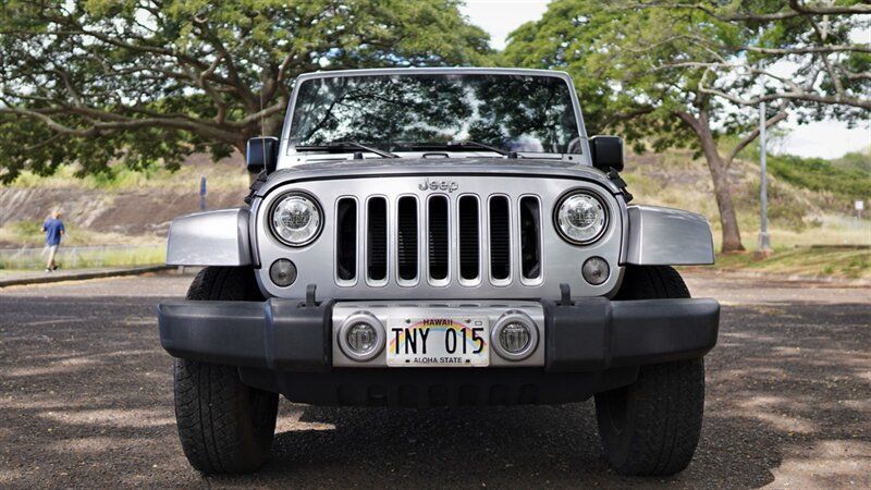 Used 2018 Jeep Wrangler Unlimited Sahara w/ Connectivity Group AWD/4WD image 10