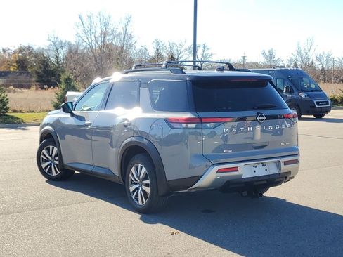 Used 2022 Nissan Pathfinder SL image 3