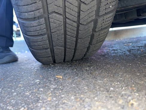 Used 2020 Nissan Versa SV image 2