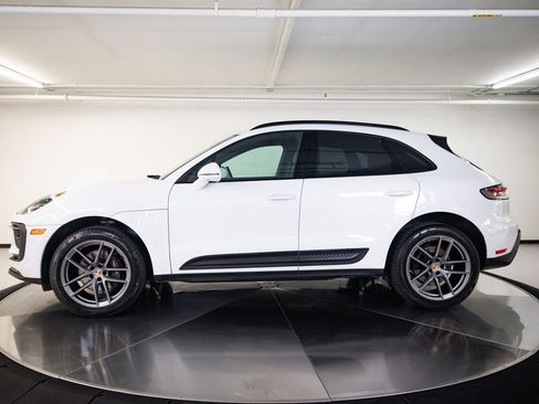 Certified 2023 Porsche Macan AWD/4WD image 2