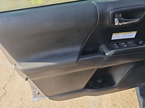 Used 2020 Toyota Tacoma TRD Off-Road image 22