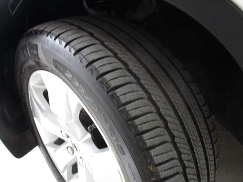 Used 2022 Volvo XC40 T5 Momentum image 69