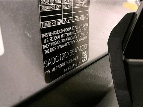 Certified 2025 Jaguar F-PACE R-Dynamic S image 34