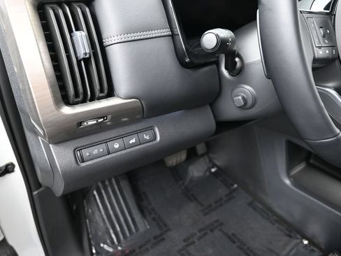 Used 2023 Nissan Pathfinder Platinum AWD/4WD image 16