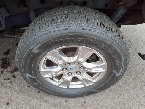Used 2017 Ford F150 XLT w/ Equipment Group 302A Luxury AWD/4WD image 21