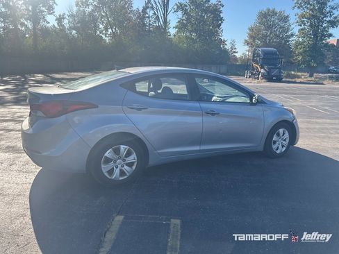 Used 2016 Hyundai Elantra SE image 3