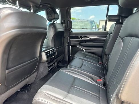 Used 2024 Jeep Wagoneer 4WD image 16