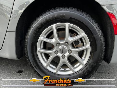 Used 2025 Chrysler Pacifica Select FWD image 7