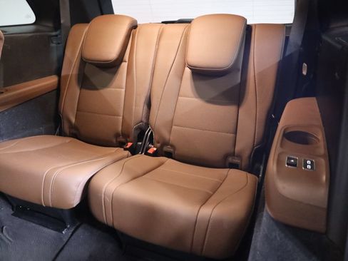 Used 2024 Mercedes-Benz GLS 450 4MATIC image 44