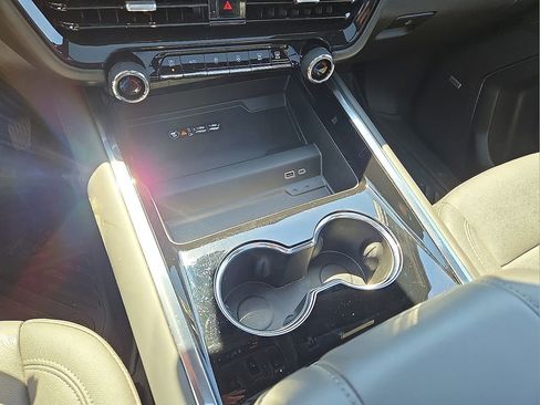 Used 2025 Chevrolet Tahoe Z71 w/ Comfort Package AWD/4WD image 33