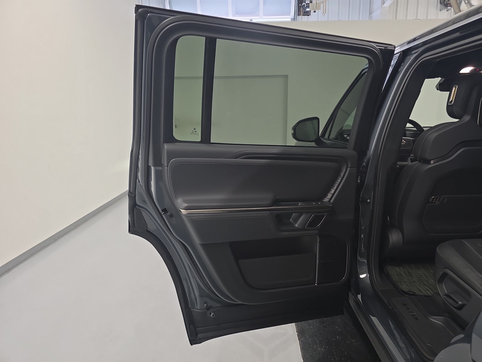 Used 2022 Rivian R1S Launch Edition Quad AWD/4WD image 17