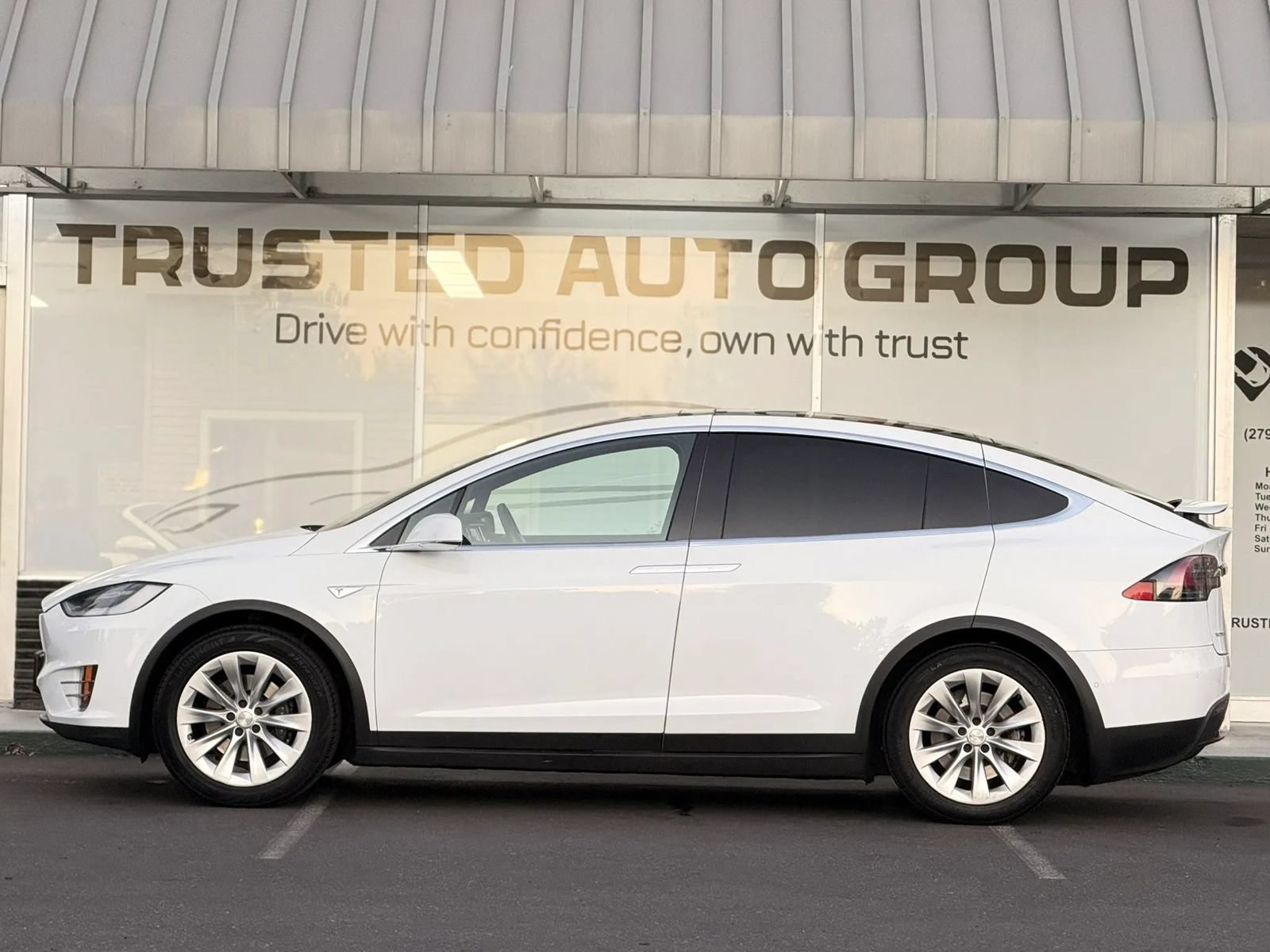 Used 2016 Tesla Model X 75D AWD/4WD image 3