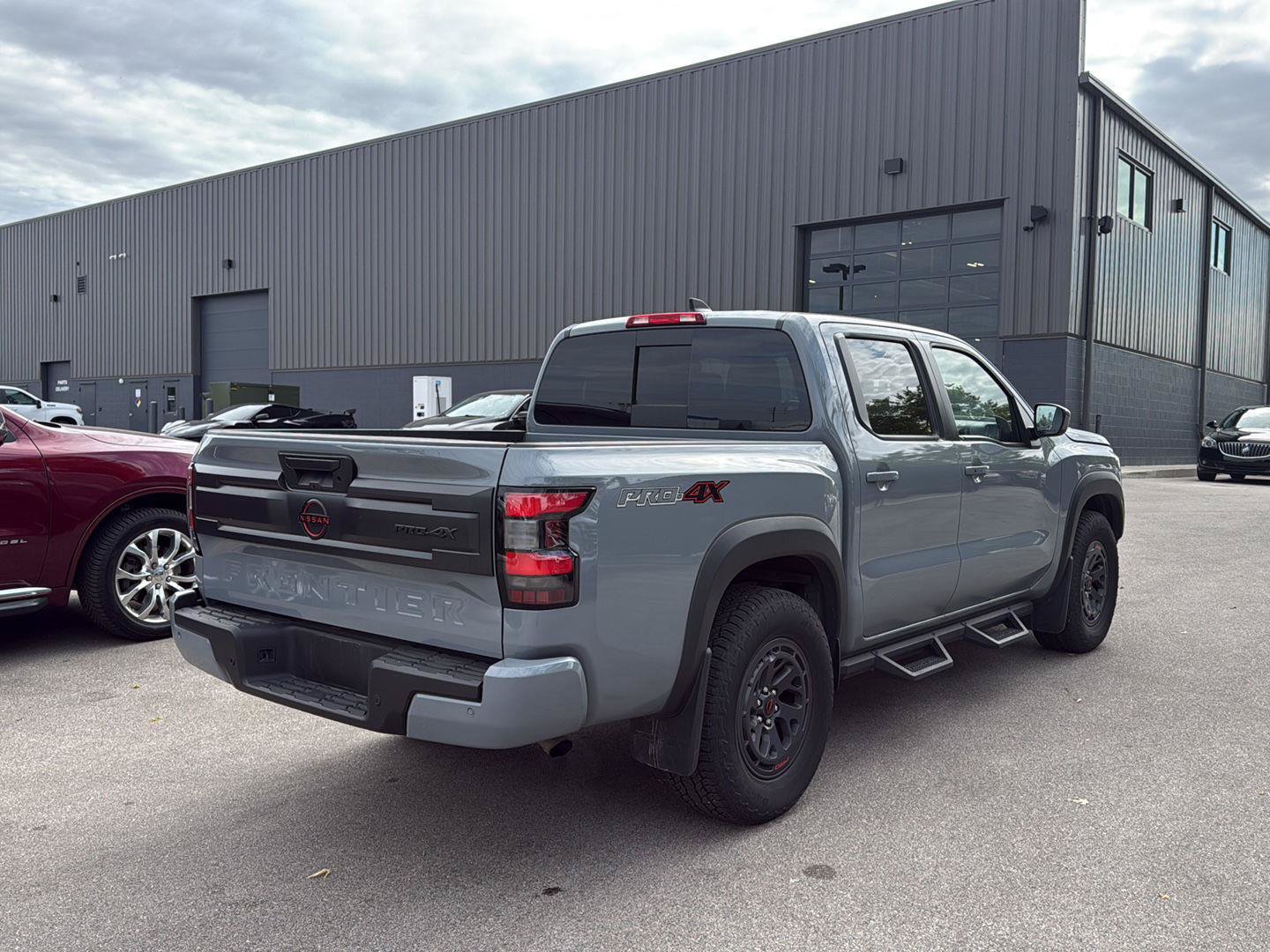 Used 2025 Nissan Frontier PRO-4X AWD/4WD image 3