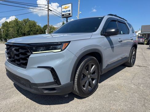 Used 2025 Honda Pilot Sport image 2