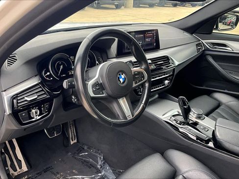 Used 2019 BMW 530e w/ M Sport Package image 17