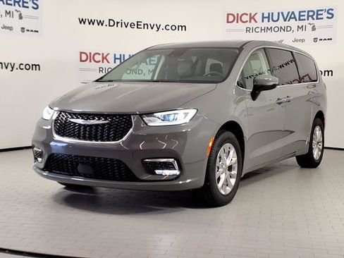 Used 2023 Chrysler Pacifica Touring-L AWD/4WD image 1