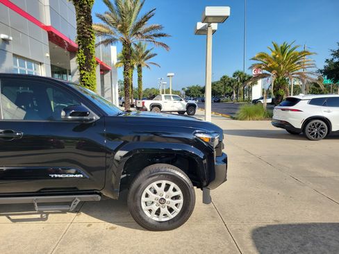 Certified 2025 Toyota Tacoma SR5 AWD/4WD image 8
