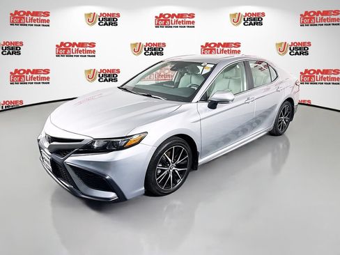 Certified 2023 Toyota Camry SE w/ Cold Weather Package FWD image 14