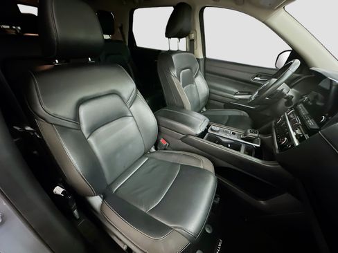 Used 2023 Nissan Pathfinder SL AWD/4WD image 34