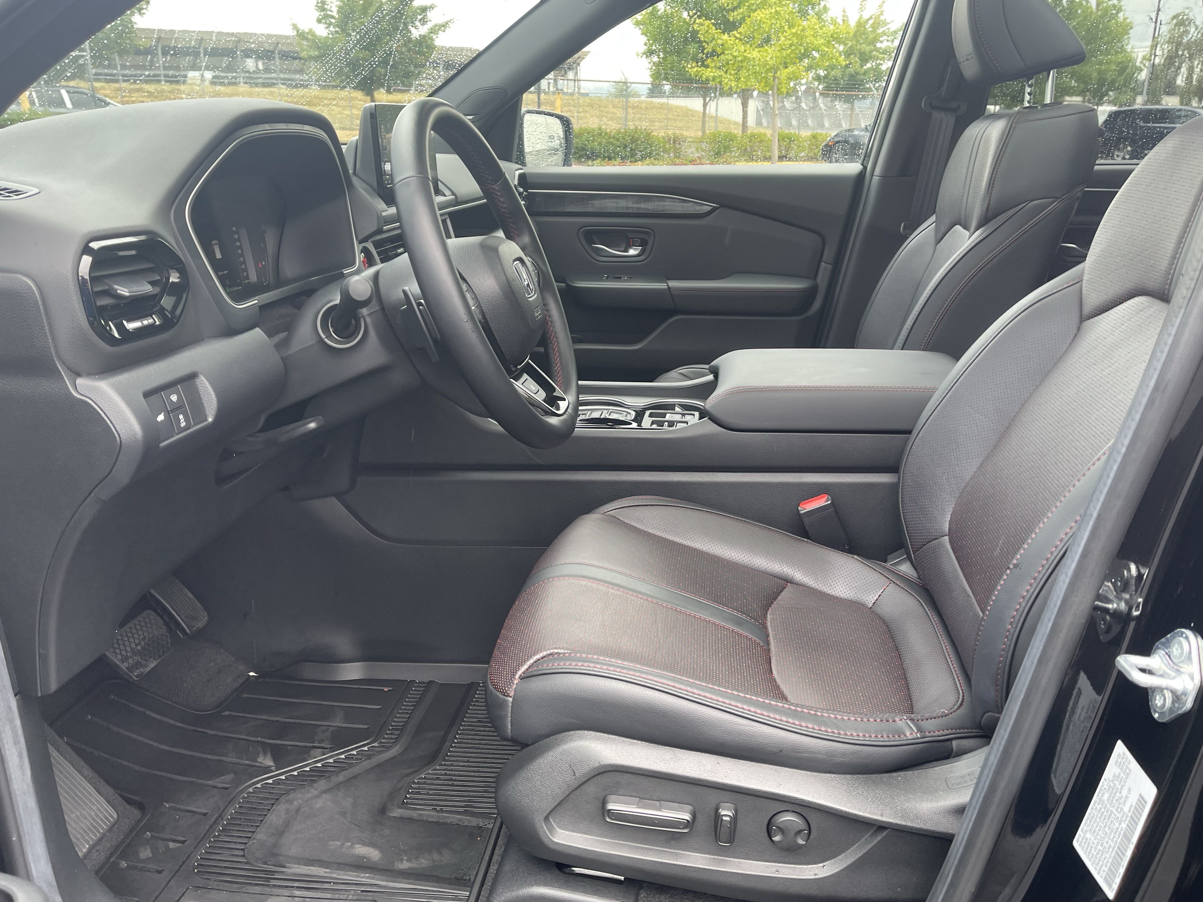 Used 2025 Honda Pilot Black Edition image 11