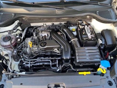 Used 2022 Volkswagen Taos SE w/ Panoramic Sunroof Package image 29