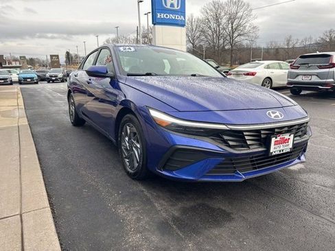 Used 2024 Hyundai Elantra SEL image 3