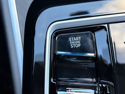 Certified 2023 BMW 740i image 29