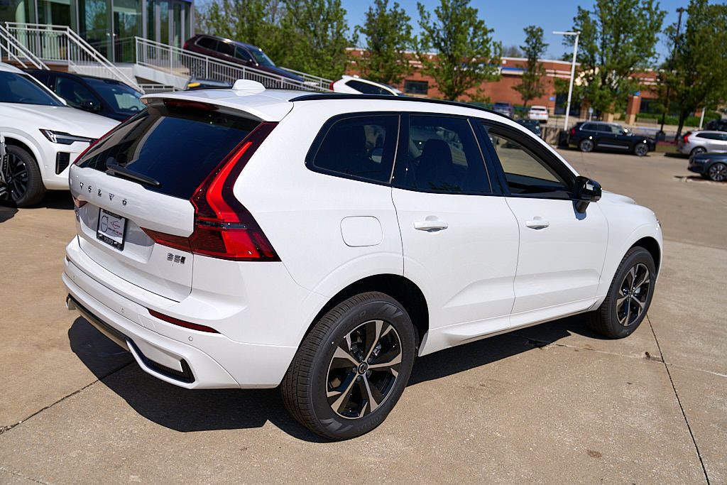 New 2026 Volvo XC60 B5 Core w/ Protection Package AWD/4WD image 9