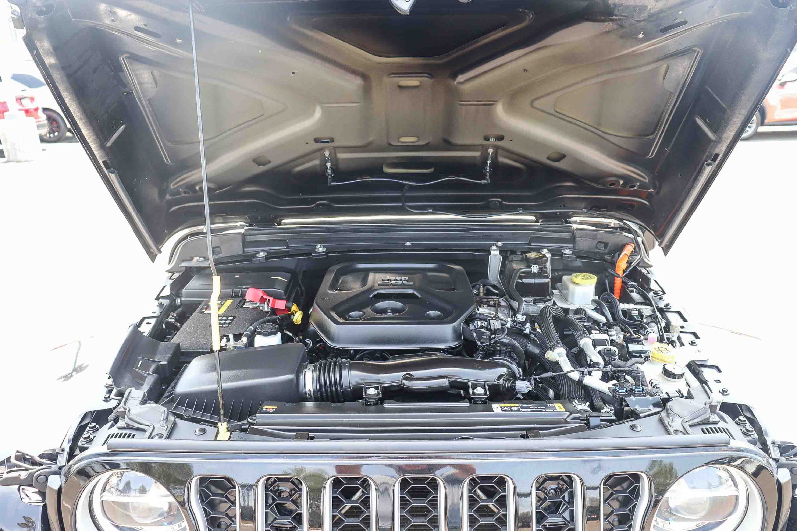 Used 2022 Jeep Wrangler Unlimited Sahara w/ Cold Weather Group AWD/4WD image 32