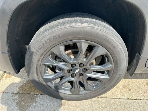 Used 2020 Chevrolet Traverse RS w/ LPO, 'HIT The Road' Package AWD/4WD image 48
