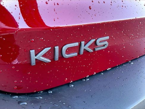 Used 2025 Nissan Kicks SV image 8