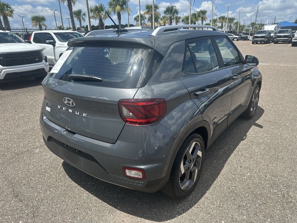 Used 2025 Hyundai Venue SEL FWD image 16