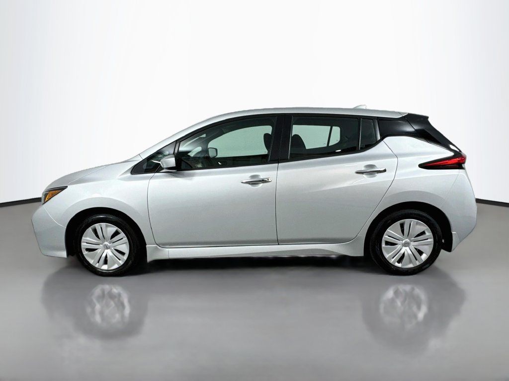 Used 2025 Nissan Leaf S FWD image 9
