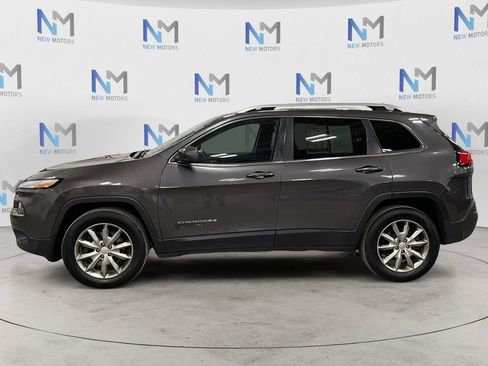 Used 2018 Jeep Cherokee Limited image 2