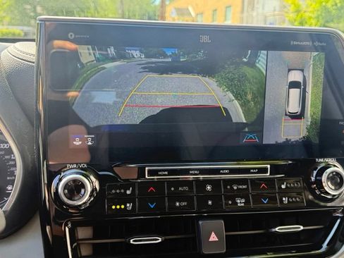Used 2020 Toyota Highlander Limited AWD/4WD image 25