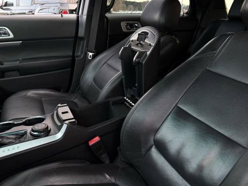 Used 2015 Ford Explorer XLT w/ Equipment Group 202A image 25