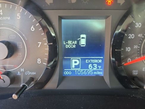 Used 2015 Toyota Sienna LE AWD/4WD image 16