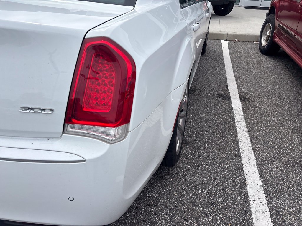 Used 2021 Chrysler 300 Touring L RWD image 11