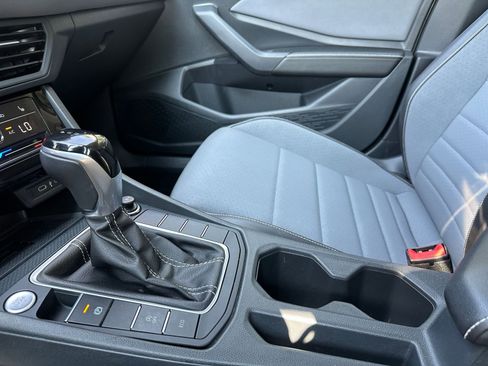 Used 2025 Volkswagen Jetta SE image 41