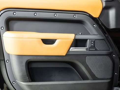 Used 2023 Land Rover Defender 110 X AWD/4WD image 6