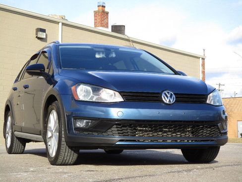 Used 2017 Volkswagen Golf Alltrack SE image 10