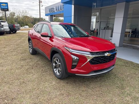 New 2026 Chevrolet Trax LT image 2