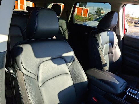 Used 2023 Nissan Pathfinder SL image 13